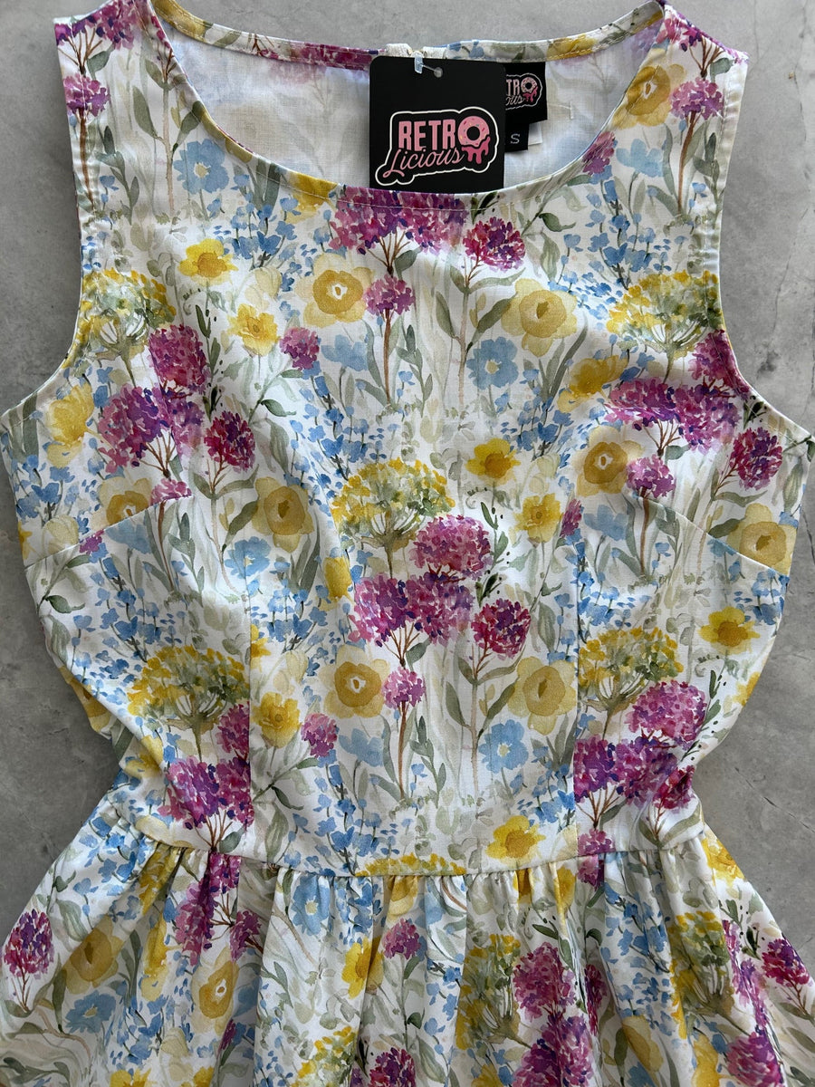 Flat lay close-up of the Retrolicious Wildflower dress bodice featuring a high round neckline and Retrolicious brand tag.