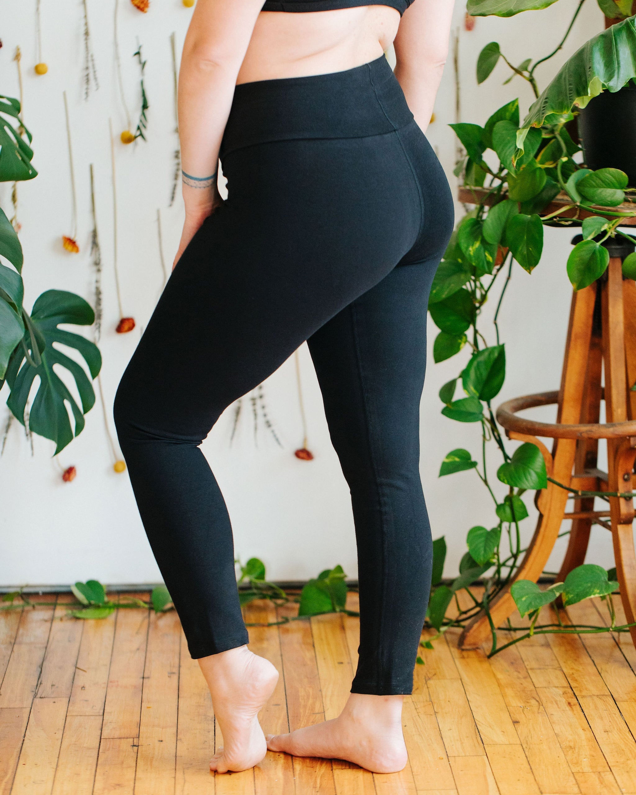 Ankle_Leggings_Black_6_5a9ed45a-7d01-442e-ae0b-a46ff933bfa0.jpg