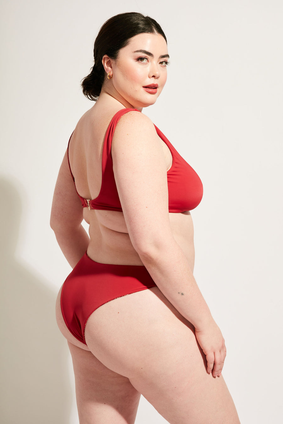 Nomads Swimwear Playa Top II in Iguana - size inclusive swimwear on size inclusive model, product view