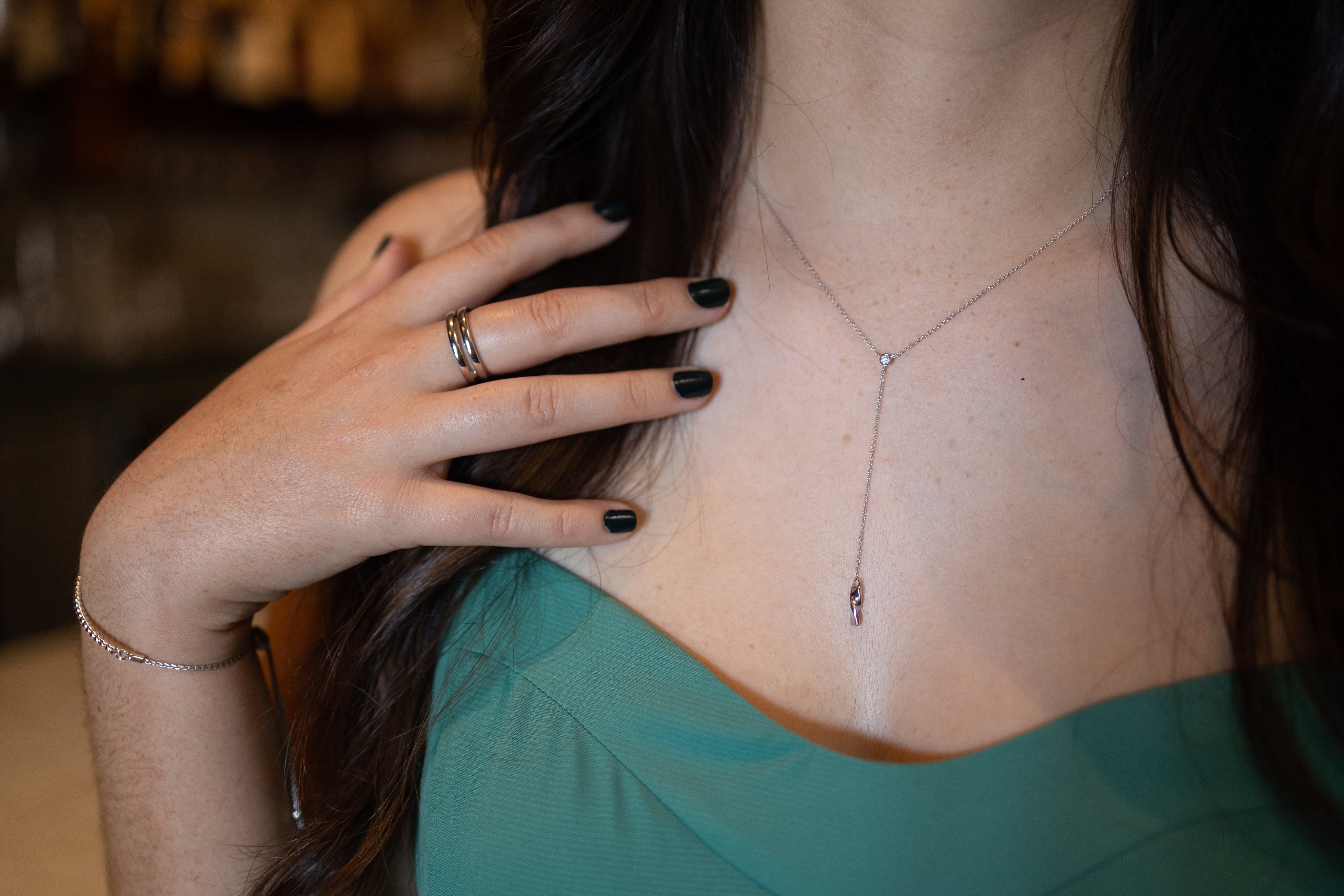 the Alsace necklace on a model also shown wearing the Alsace ring and Catarina bracelet in silver#color_silver